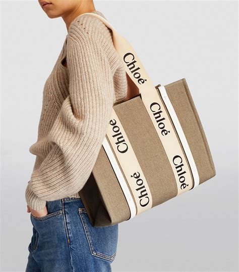 chloe z drewnianym korkiem|Medium Woody tote bag .